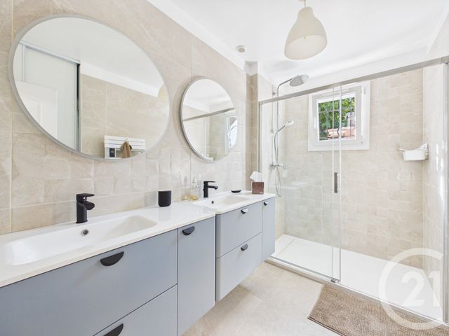 Maison &agrave; louer - 4 pi&egrave;ces - 86 m2 - Meounes Les Montrieux - 83 - PROVENCE-ALPES-COTE-D-AZUR
