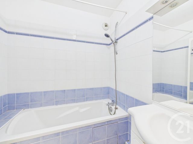 Appartement F3 &agrave; vendre - 3 pi&egrave;ces - 74,18 m2 - La Farlede - 83 - PROVENCE-ALPES-COTE-D-AZUR
