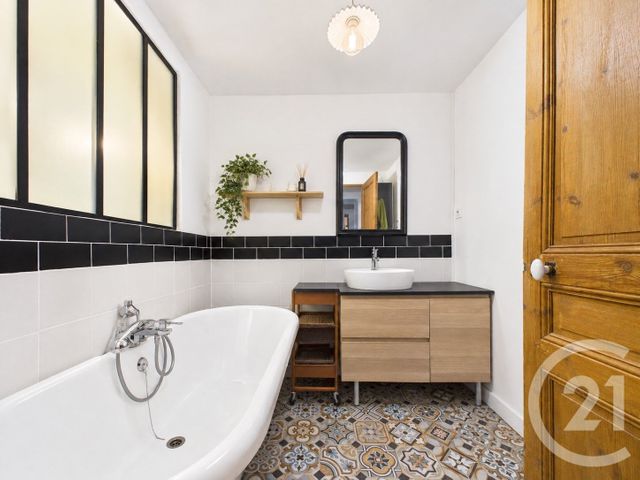 Appartement T3 &agrave; vendre - 3 pi&egrave;ces - 84,78 m2 - La Valette Du Var - 83 - PROVENCE-ALPES-COTE-D-AZUR