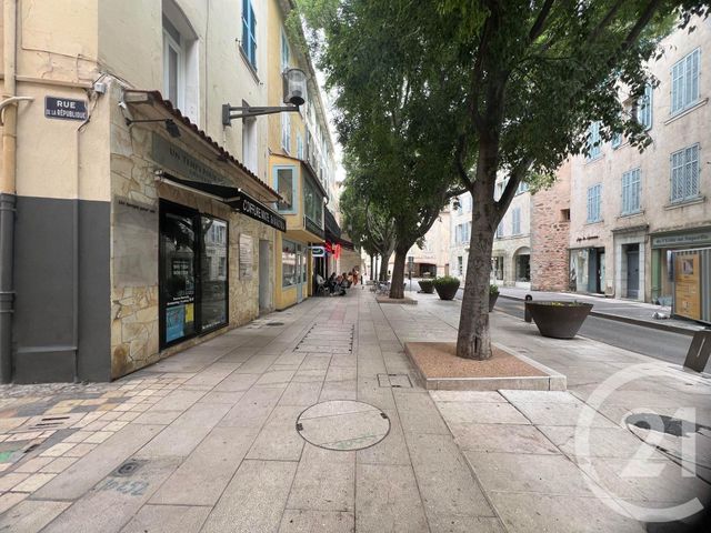 Appartement F2 &agrave; louer - 2 pi&egrave;ces - 29,52 m2 - La Valette Du Var - 83 - PROVENCE-ALPES-COTE-D-AZUR