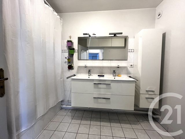 Appartement &agrave; louer - 3 pi&egrave;ces - 73 m2 - Beaune - 21 - BOURGOGNE