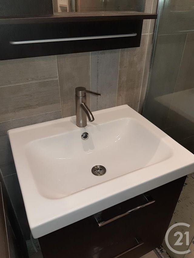 Appartement F3 &agrave; louer - 3 pi&egrave;ces - 45 m2 - Bagnols Sur Ceze - 30 - LANGUEDOC-ROUSSILLON