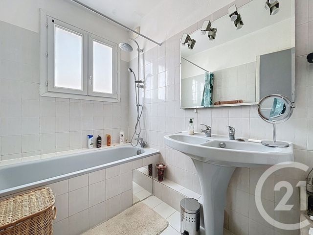 Appartement T4 &agrave; vendre - 4 pi&egrave;ces - 77,15 m2 - Bagnols Sur Ceze - 30 - LANGUEDOC-ROUSSILLON