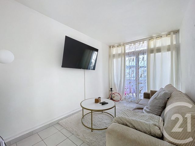 Appartement T4 à louer - 4 pièces - 63,48 m2 - Bagnols Sur Ceze - 30 - LANGUEDOC-ROUSSILLON