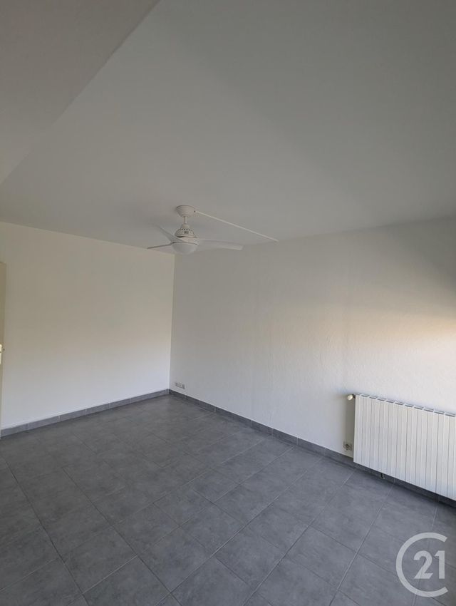 Appartement F1 &agrave; louer - 1 pi&egrave;ce - 22,10 m2 - Bagnols Sur Ceze - 30 - LANGUEDOC-ROUSSILLON