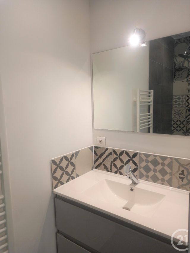 Appartement F2 à louer - 2 pièces - 42,35 m2 - Bagnols Sur Ceze - 30 - LANGUEDOC-ROUSSILLON