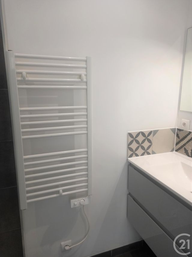 Appartement F2 à louer - 2 pièces - 42,35 m2 - Bagnols Sur Ceze - 30 - LANGUEDOC-ROUSSILLON