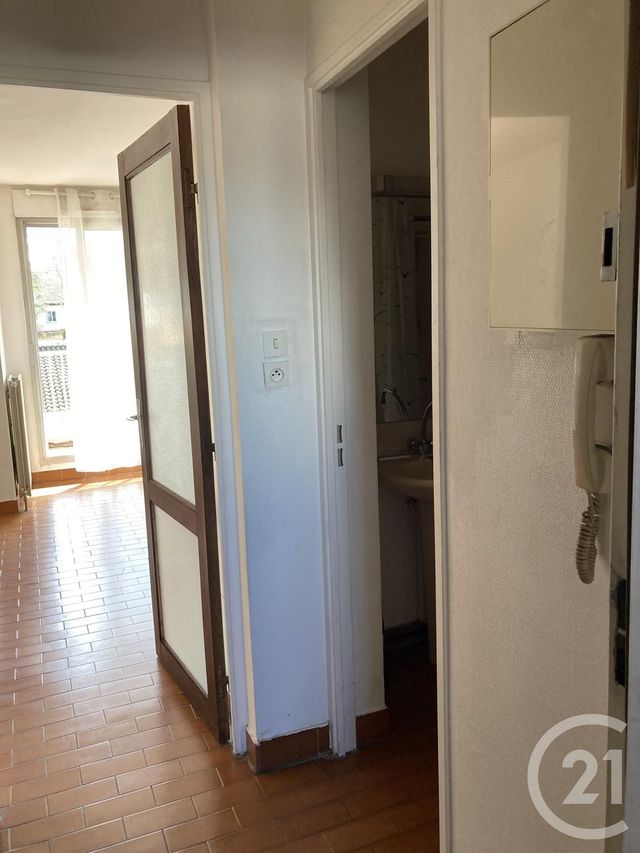 Appartement F1 à louer - 1 pièce - 25 m2 - Bagnols Sur Ceze - 30 - LANGUEDOC-ROUSSILLON