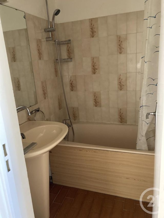 Appartement F1 à louer - 1 pièce - 25 m2 - Bagnols Sur Ceze - 30 - LANGUEDOC-ROUSSILLON
