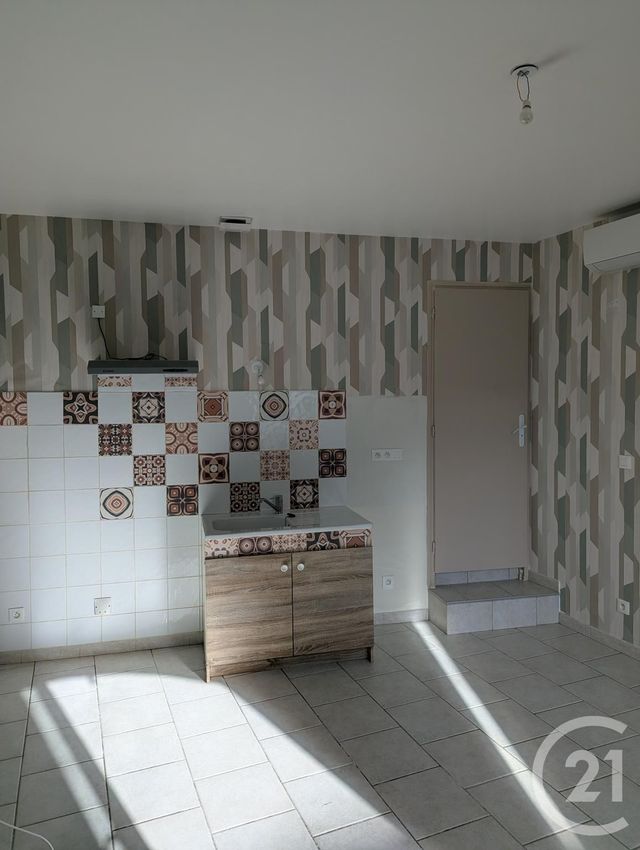 Appartement Studio &agrave; louer - 1 pi&egrave;ce - 19,64 m2 - Bagnols Sur Ceze - 30 - LANGUEDOC-ROUSSILLON