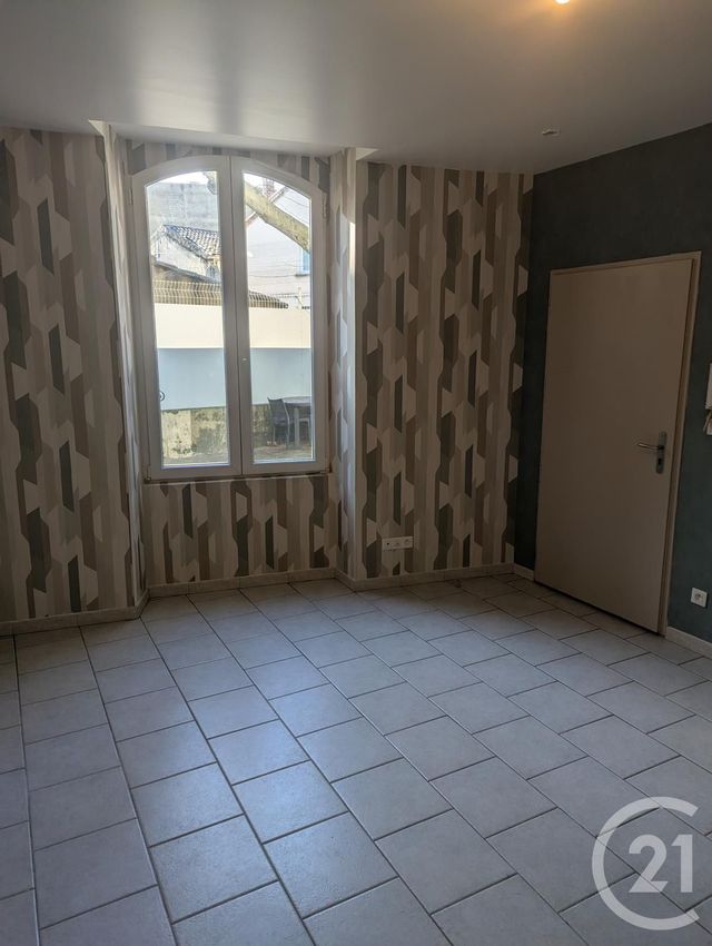 Appartement Studio &agrave; louer - 1 pi&egrave;ce - 19,64 m2 - Bagnols Sur Ceze - 30 - LANGUEDOC-ROUSSILLON