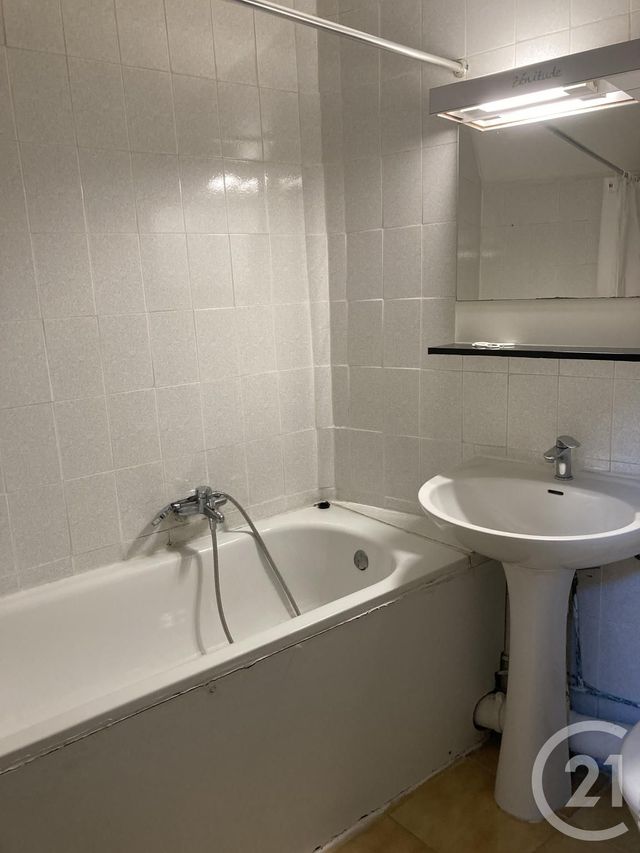 Appartement Studio &agrave; louer - 1 pi&egrave;ce - 35,35 m2 - Bagnols Sur Ceze - 30 - LANGUEDOC-ROUSSILLON