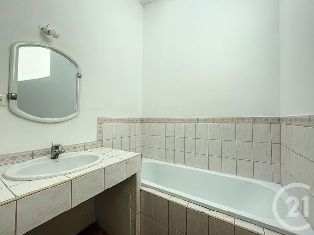 Appartement F2 &agrave; louer - 2 pi&egrave;ces - 65 m2 - Bagnols Sur Ceze - 30 - LANGUEDOC-ROUSSILLON