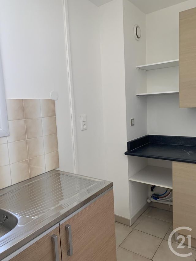 Appartement F2 &agrave; louer - 2 pi&egrave;ces - 41,10 m2 - Bagnols Sur Ceze - 30 - LANGUEDOC-ROUSSILLON