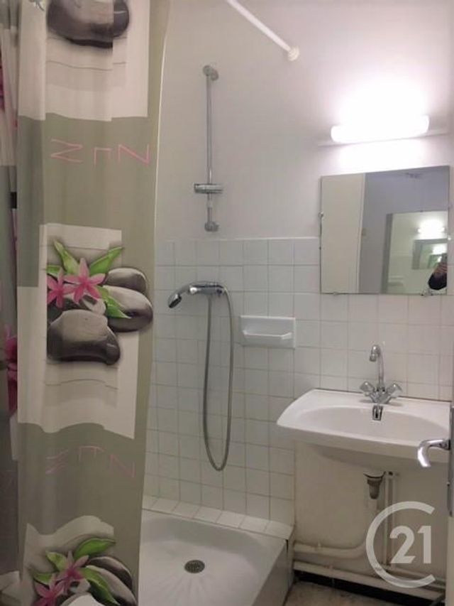 Appartement &agrave; louer - 2 pi&egrave;ces - 26,15 m2 - Bagnols Sur Ceze - 30 - LANGUEDOC-ROUSSILLON