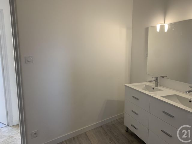 Appartement &agrave; louer - 3 pi&egrave;ces - 69,41 m2 - Bagnols Sur Ceze - 30 - LANGUEDOC-ROUSSILLON