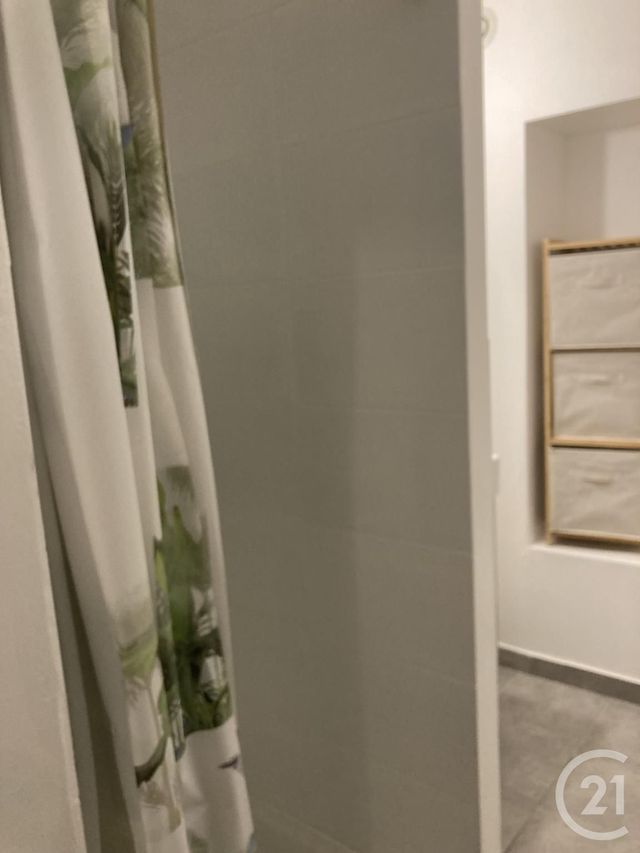 Appartement F2 &agrave; louer - 2 pi&egrave;ces - 59,30 m2 - Bagnols Sur Ceze - 30 - LANGUEDOC-ROUSSILLON