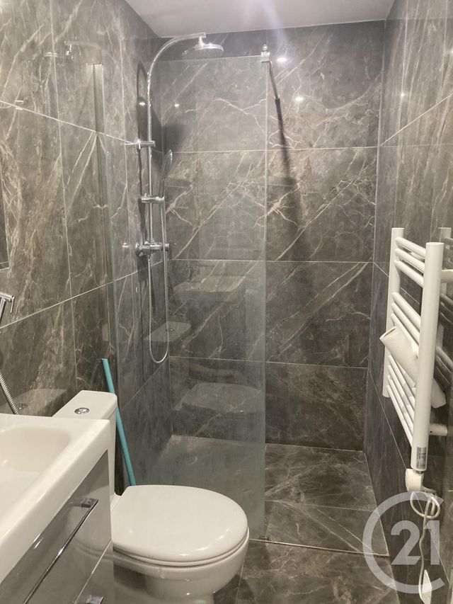 Maison &agrave; louer - 4 pi&egrave;ces - 142 m2 - Bagnols Sur Ceze - 30 - LANGUEDOC-ROUSSILLON