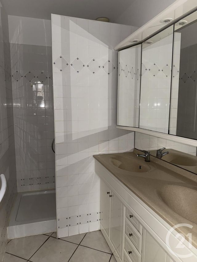 Appartement F2 &agrave; louer - 2 pi&egrave;ces - 56 m2 - Bagnols Sur Ceze - 30 - LANGUEDOC-ROUSSILLON