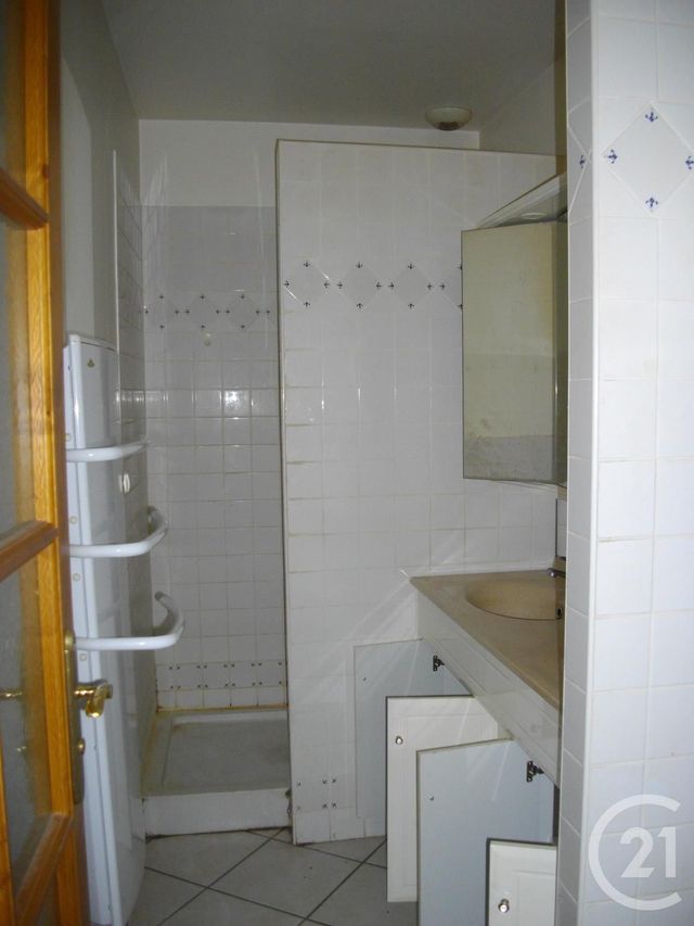 Appartement F2 &agrave; louer - 2 pi&egrave;ces - 56 m2 - Bagnols Sur Ceze - 30 - LANGUEDOC-ROUSSILLON