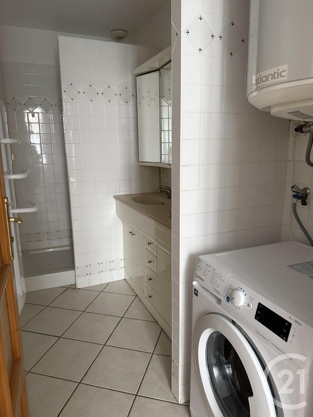 Appartement F2 &agrave; louer - 2 pi&egrave;ces - 56 m2 - Bagnols Sur Ceze - 30 - LANGUEDOC-ROUSSILLON