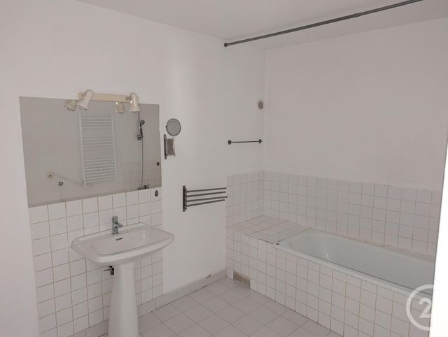 Appartement F2 &agrave; louer - 2 pi&egrave;ces - 48 m2 - Bagnols Sur Ceze - 30 - LANGUEDOC-ROUSSILLON
