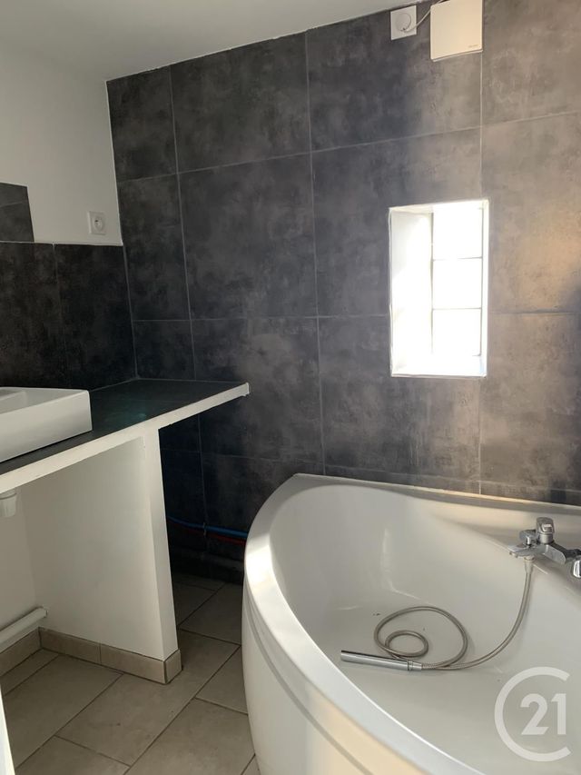 Appartement &agrave; louer - 2 pi&egrave;ces - 36 m2 - Bagnols Sur Ceze - 30 - LANGUEDOC-ROUSSILLON