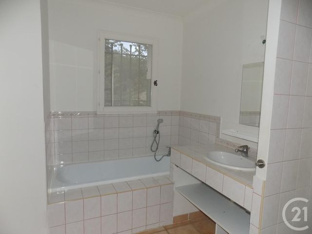 Maison &agrave; louer - 4 pi&egrave;ces - 100 m2 - Laudun L Ardoise - 30 - LANGUEDOC-ROUSSILLON