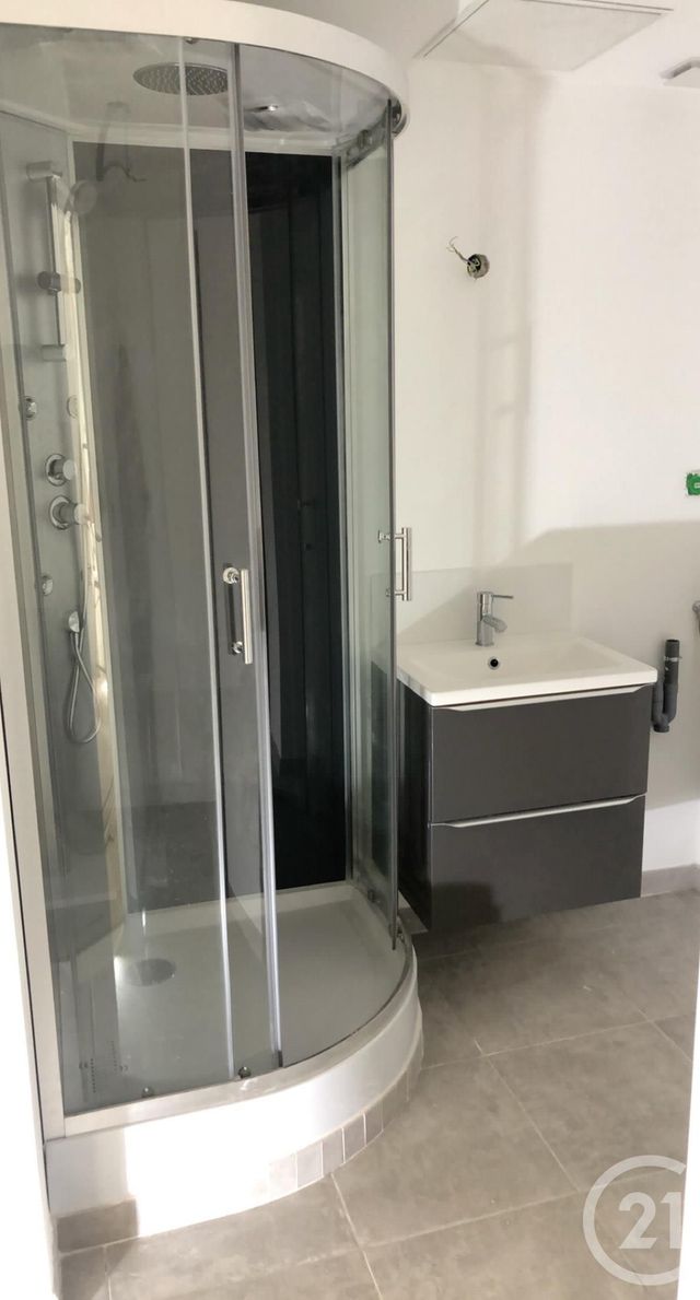 Appartement F2 &agrave; louer - 2 pi&egrave;ces - 44 m2 - Bagnols Sur Ceze - 30 - LANGUEDOC-ROUSSILLON