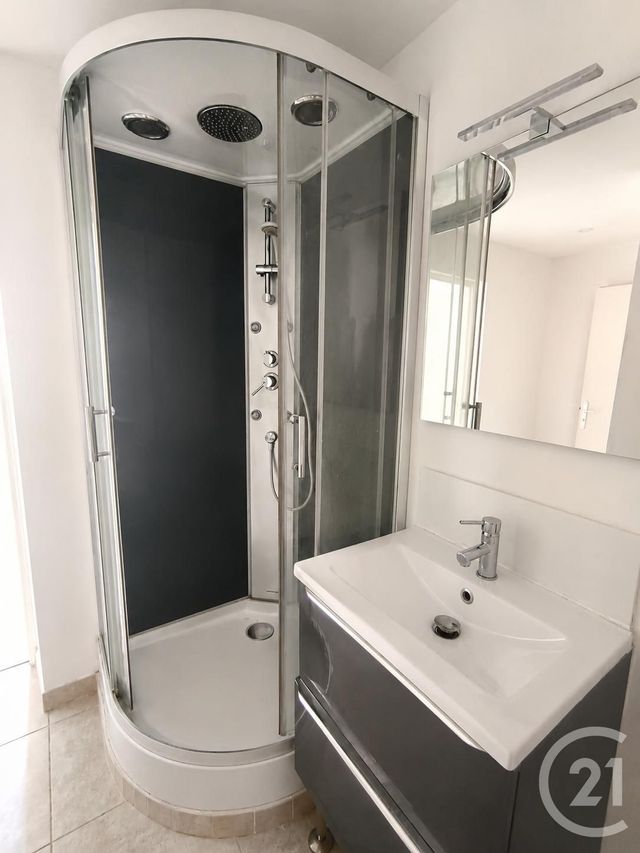 Appartement F2 &agrave; louer - 2 pi&egrave;ces - 44 m2 - Bagnols Sur Ceze - 30 - LANGUEDOC-ROUSSILLON