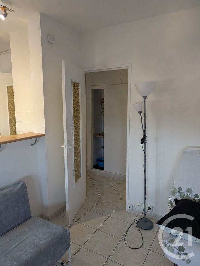 Appartement Studio &agrave; louer - 1 pi&egrave;ce - 25,81 m2 - Nimes - 30 - LANGUEDOC-ROUSSILLON