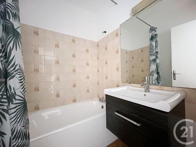 Appartement F1 &agrave; louer - 1 pi&egrave;ce - 25 m2 - Bagnols Sur Ceze - 30 - LANGUEDOC-ROUSSILLON