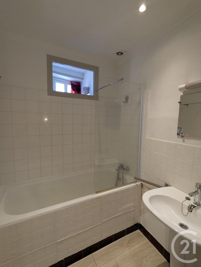Appartement &agrave; louer - 2 pi&egrave;ces - 53,25 m2 - Bagnols Sur Ceze - 30 - LANGUEDOC-ROUSSILLON
