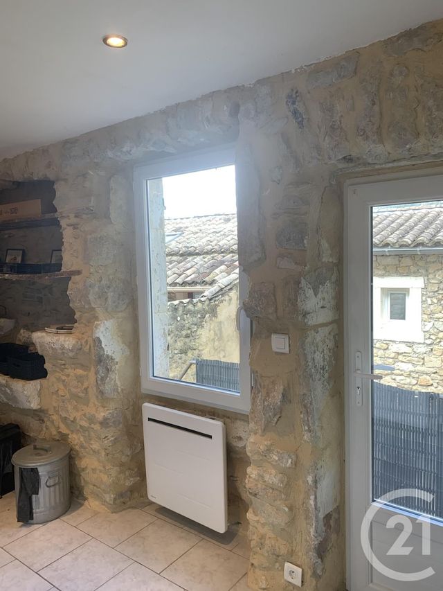 Appartement &agrave; louer - 2 pi&egrave;ces - 72 m2 - St Andre De Roquepertuis - 30 - LANGUEDOC-ROUSSILLON