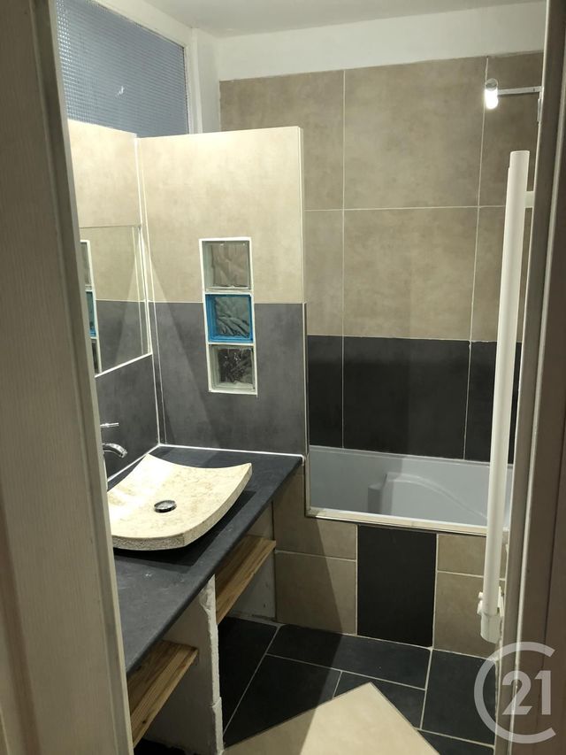 Appartement &agrave; louer - 3 pi&egrave;ces - 68 m2 - Bagnols Sur Ceze - 30 - LANGUEDOC-ROUSSILLON
