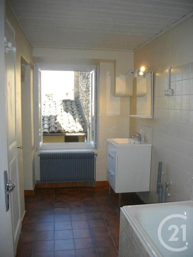 Appartement &agrave; louer - 3 pi&egrave;ces - 70 m2 - Bagnols Sur Ceze - 30 - LANGUEDOC-ROUSSILLON
