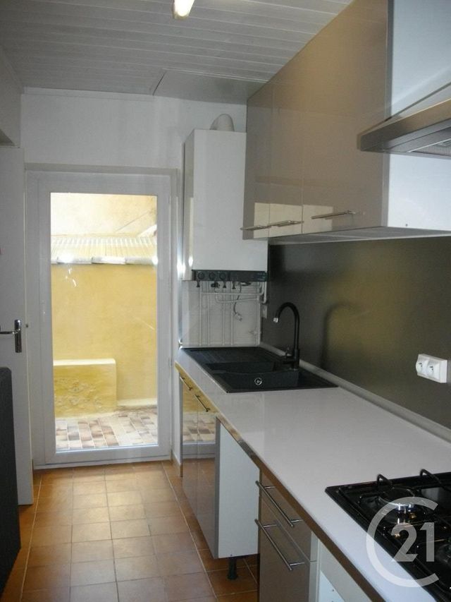 Appartement &agrave; louer - 3 pi&egrave;ces - 70 m2 - Bagnols Sur Ceze - 30 - LANGUEDOC-ROUSSILLON