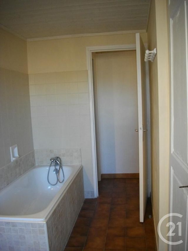 Appartement &agrave; louer - 3 pi&egrave;ces - 70 m2 - Bagnols Sur Ceze - 30 - LANGUEDOC-ROUSSILLON