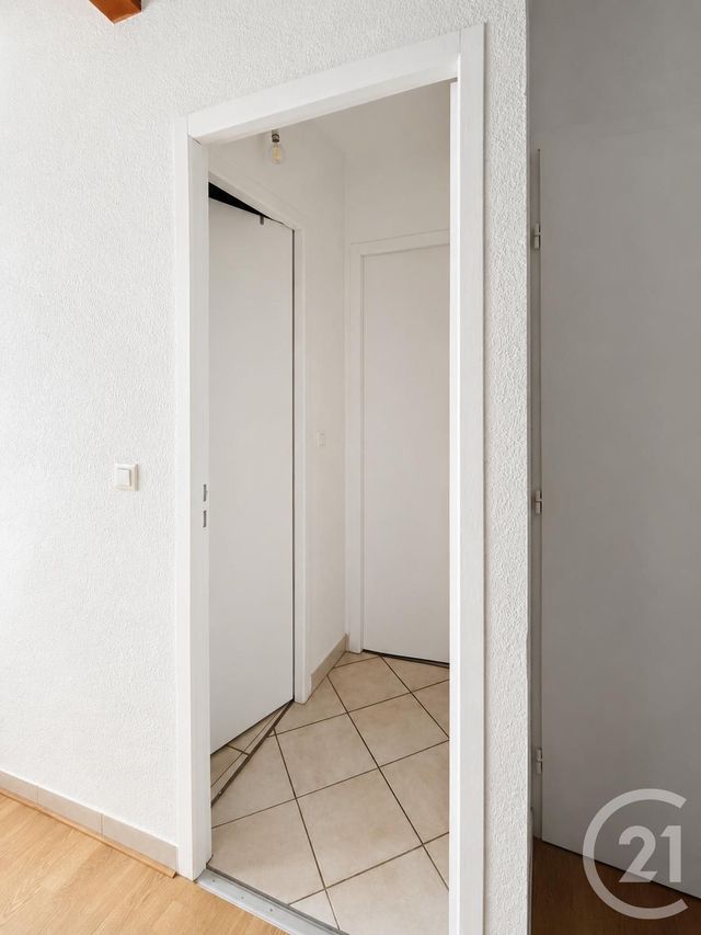 Appartement &agrave; louer - 3 pi&egrave;ces - 80 m2 - Bagnols Sur Ceze - 30 - LANGUEDOC-ROUSSILLON