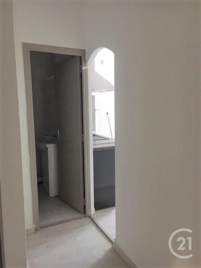 Appartement &agrave; louer - 2 pi&egrave;ces - 37 m2 - Bagnols Sur Ceze - 30 - LANGUEDOC-ROUSSILLON