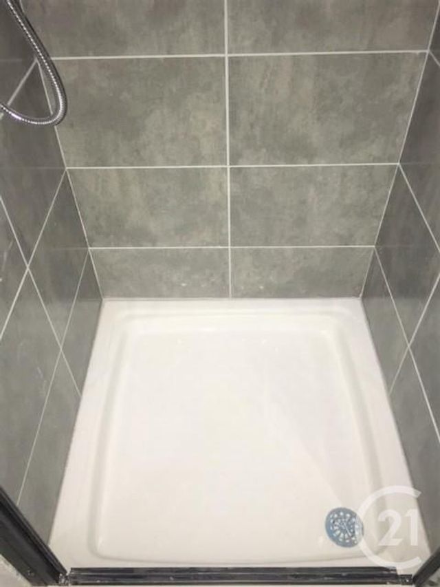 Appartement &agrave; louer - 2 pi&egrave;ces - 37 m2 - Bagnols Sur Ceze - 30 - LANGUEDOC-ROUSSILLON