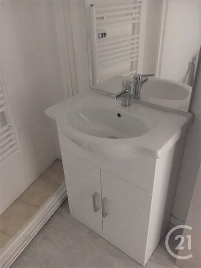 Appartement &agrave; louer - 2 pi&egrave;ces - 37 m2 - Bagnols Sur Ceze - 30 - LANGUEDOC-ROUSSILLON