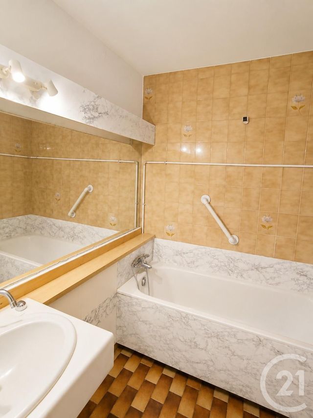 Appartement F2 &agrave; louer - 2 pi&egrave;ces - 43,51 m2 - Bagnols Sur Ceze - 30 - LANGUEDOC-ROUSSILLON