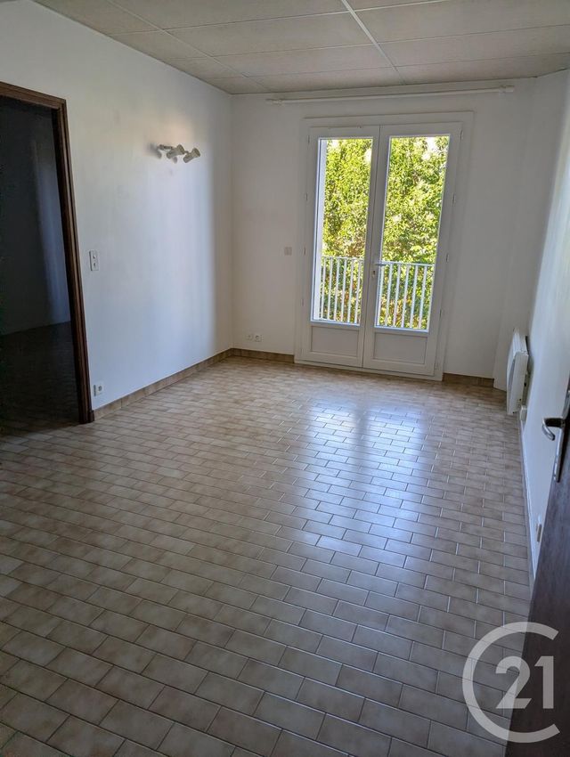 Appartement F2 &agrave; louer - 2 pi&egrave;ces - 42,35 m2 - Goudargues - 30 - LANGUEDOC-ROUSSILLON