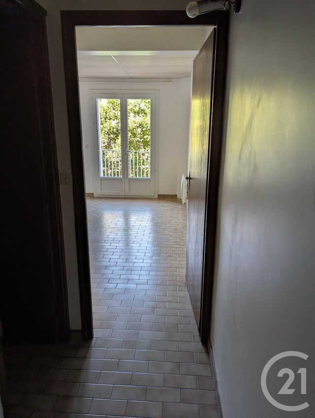 Appartement F2 &agrave; louer - 2 pi&egrave;ces - 42,35 m2 - Goudargues - 30 - LANGUEDOC-ROUSSILLON