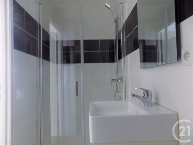 Appartement Studio &agrave; louer - 1 pi&egrave;ce - 20 m2 - Bagnols Sur Ceze - 30 - LANGUEDOC-ROUSSILLON