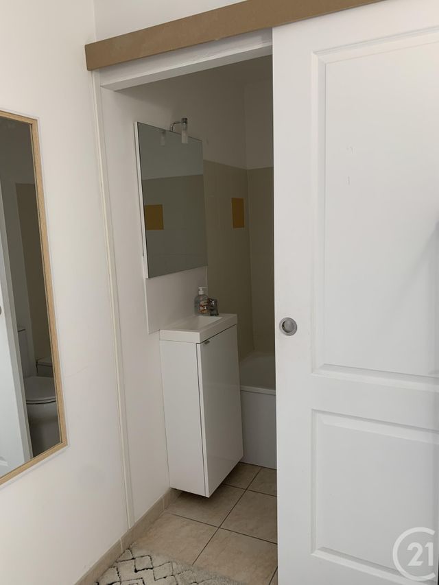 Appartement F1 &agrave; louer - 1 pi&egrave;ce - 22 m2 - Bagnols Sur Ceze - 30 - LANGUEDOC-ROUSSILLON