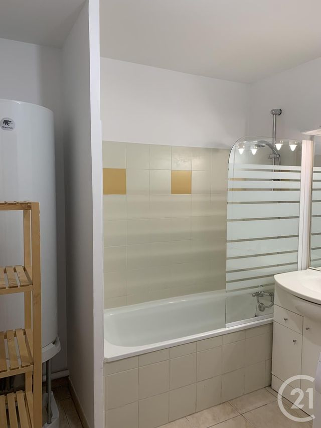 Appartement F3 &agrave; louer - 3 pi&egrave;ces - 58 m2 - Bagnols Sur Ceze - 30 - LANGUEDOC-ROUSSILLON
