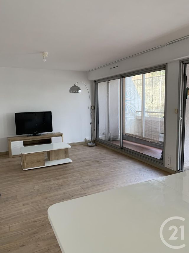 Appartement &agrave; louer - 3 pi&egrave;ces - 67 m2 - Bagnols Sur Ceze - 30 - LANGUEDOC-ROUSSILLON
