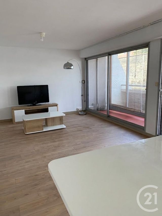 Appartement &agrave; louer - 3 pi&egrave;ces - 67 m2 - Bagnols Sur Ceze - 30 - LANGUEDOC-ROUSSILLON